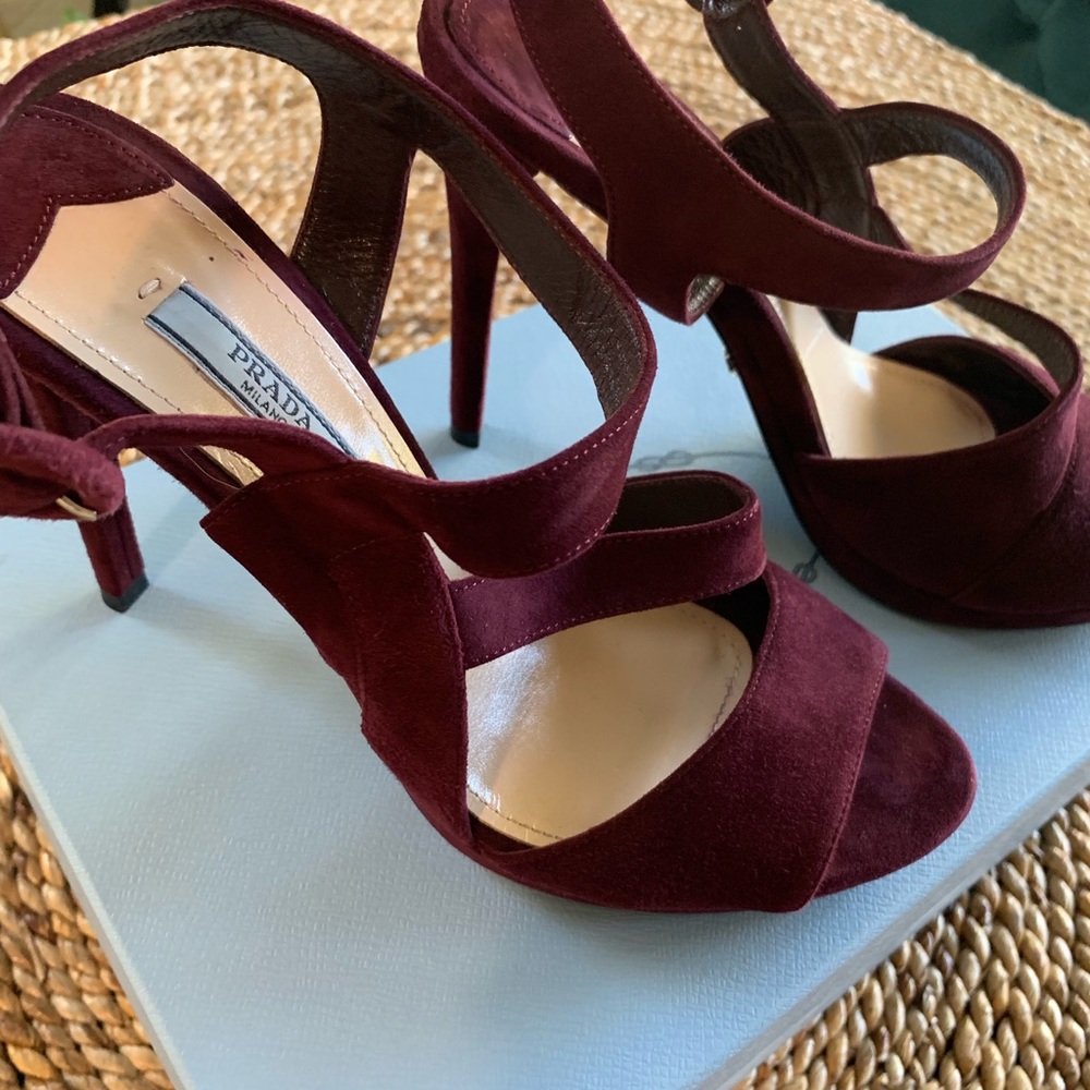 PRADA SIZE 38.5 Calzature Donna Burgandy Heels!